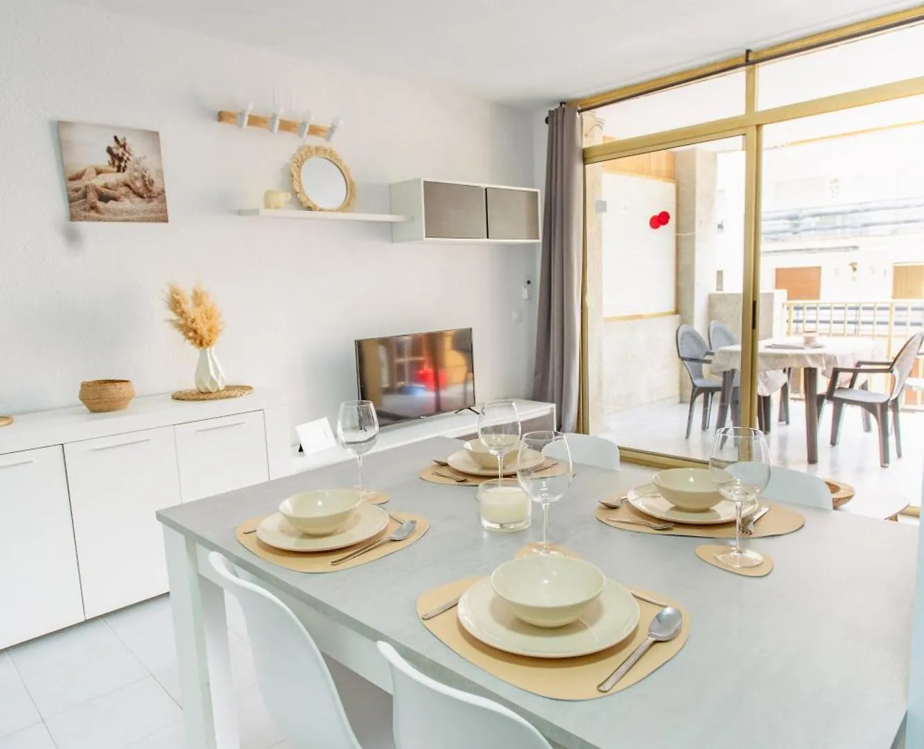 Hogaristic - Elegante Apartamento Con Piscina サロウ 0*,
